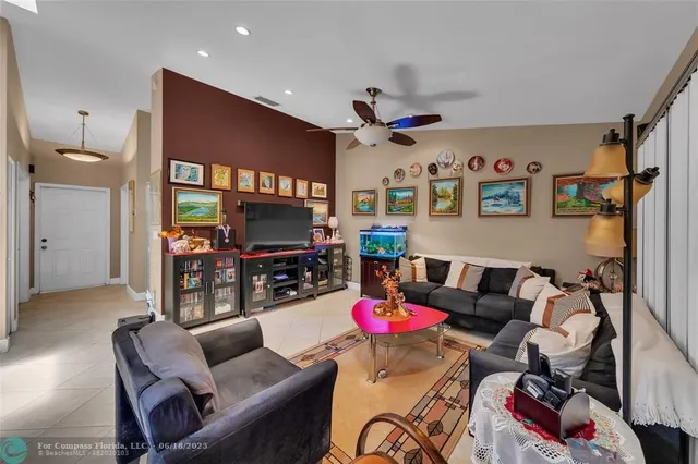 $333,333 | 3074 South Oakland Forest Drive, Unit 702, Oakland Park, FL 33309