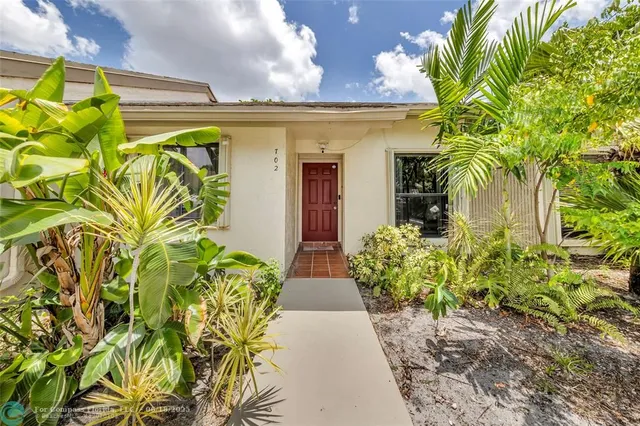 $333,333 | 3074 South Oakland Forest Drive, Unit 702, Oakland Park, FL 33309