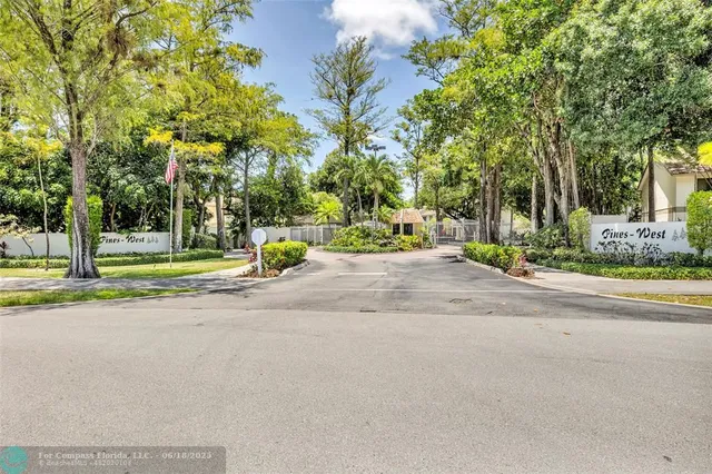 $333,333 | 3074 South Oakland Forest Drive, Unit 702, Oakland Park, FL 33309