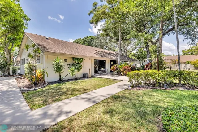 $333,333 | 3074 South Oakland Forest Drive, Unit 702, Oakland Park, FL 33309