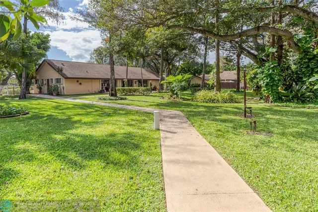 $333,333 | 3074 South Oakland Forest Drive, Unit 702, Oakland Park, FL 33309