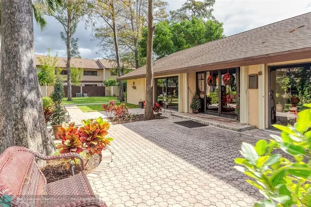 $333,333 | 3074 South Oakland Forest Drive, Unit 702, Oakland Park, FL 33309