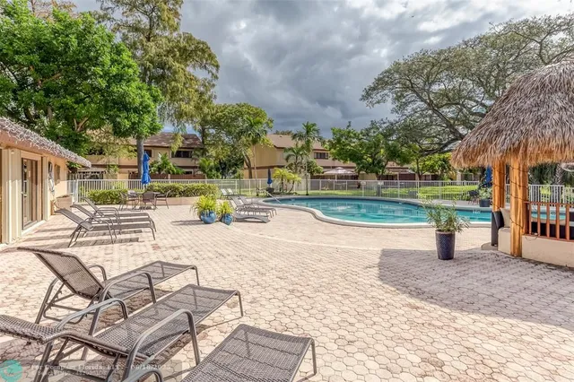 $333,333 | 3074 South Oakland Forest Drive, Unit 702, Oakland Park, FL 33309