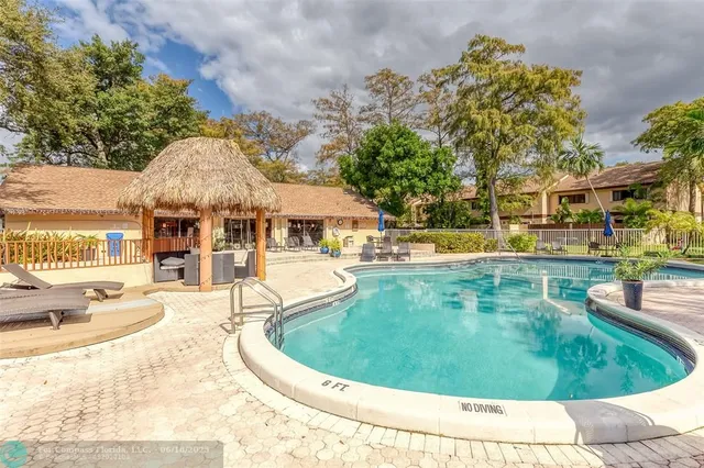 $333,333 | 3074 South Oakland Forest Drive, Unit 702, Oakland Park, FL 33309