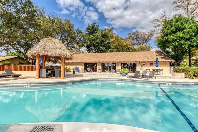 $333,333 | 3074 South Oakland Forest Drive, Unit 702, Oakland Park, FL 33309