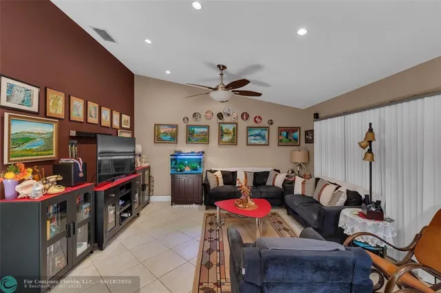 $333,333 | 3074 South Oakland Forest Drive, Unit 702, Oakland Park, FL 33309