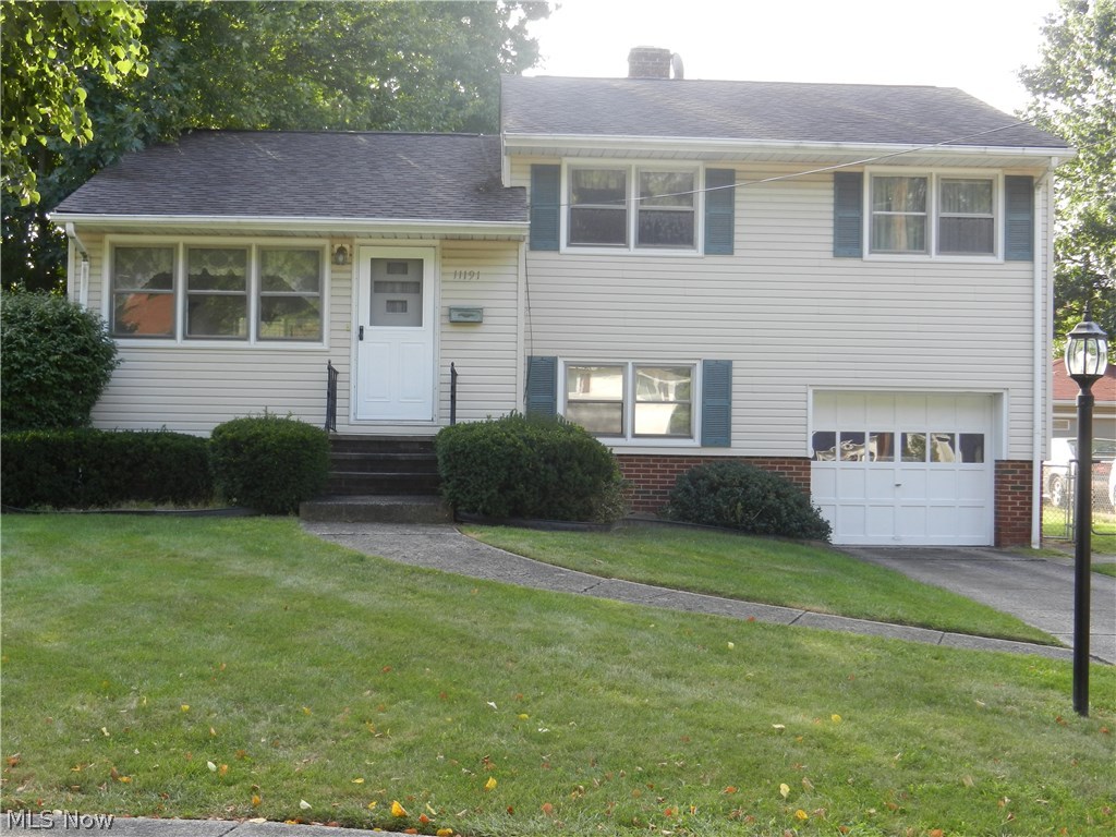 11191 Stoneham Road Cleveland, OH 44130 - Photo 1 of 15