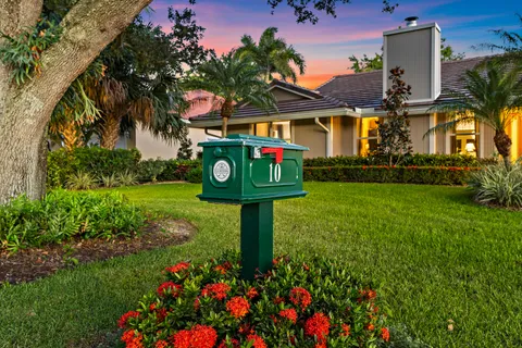 $1,200,000 | 10 Bentwood Road, Palm Beach Gardens, FL 33418