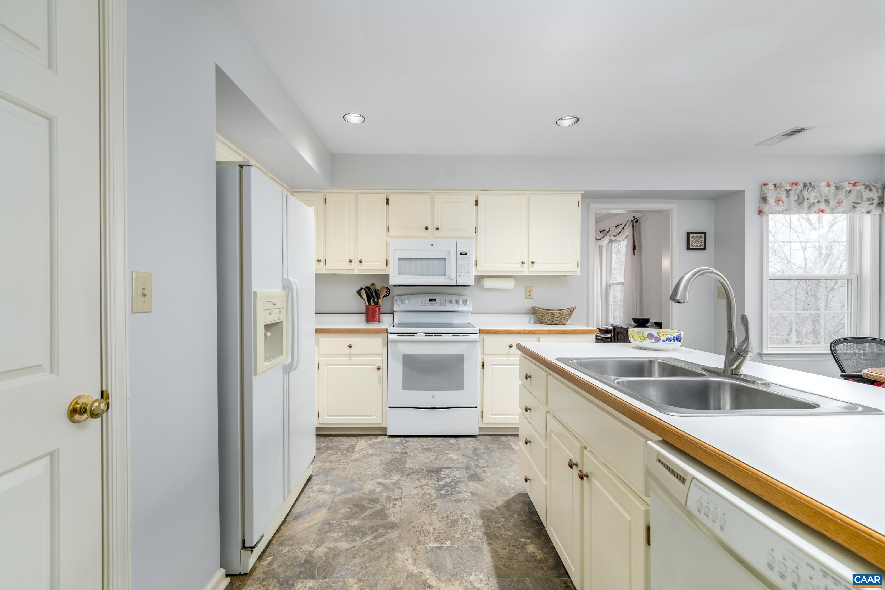 1170 Foxchase Ridge Charlottesville, VA 22902 - Photo 10 of 54 Gallery Image 10