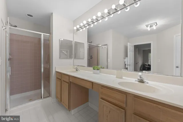 a view of a house with backyard and trees