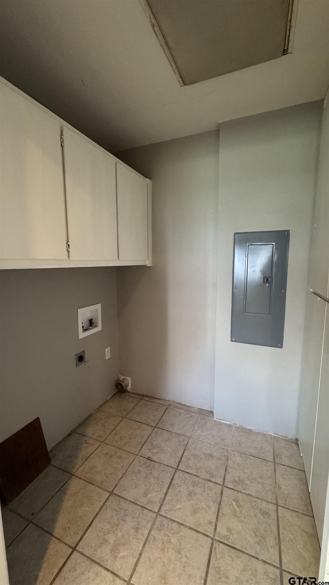 4584 Sunrise Drive Chandler, TX 75758 - Photo 17 of 28 a view of an empty room