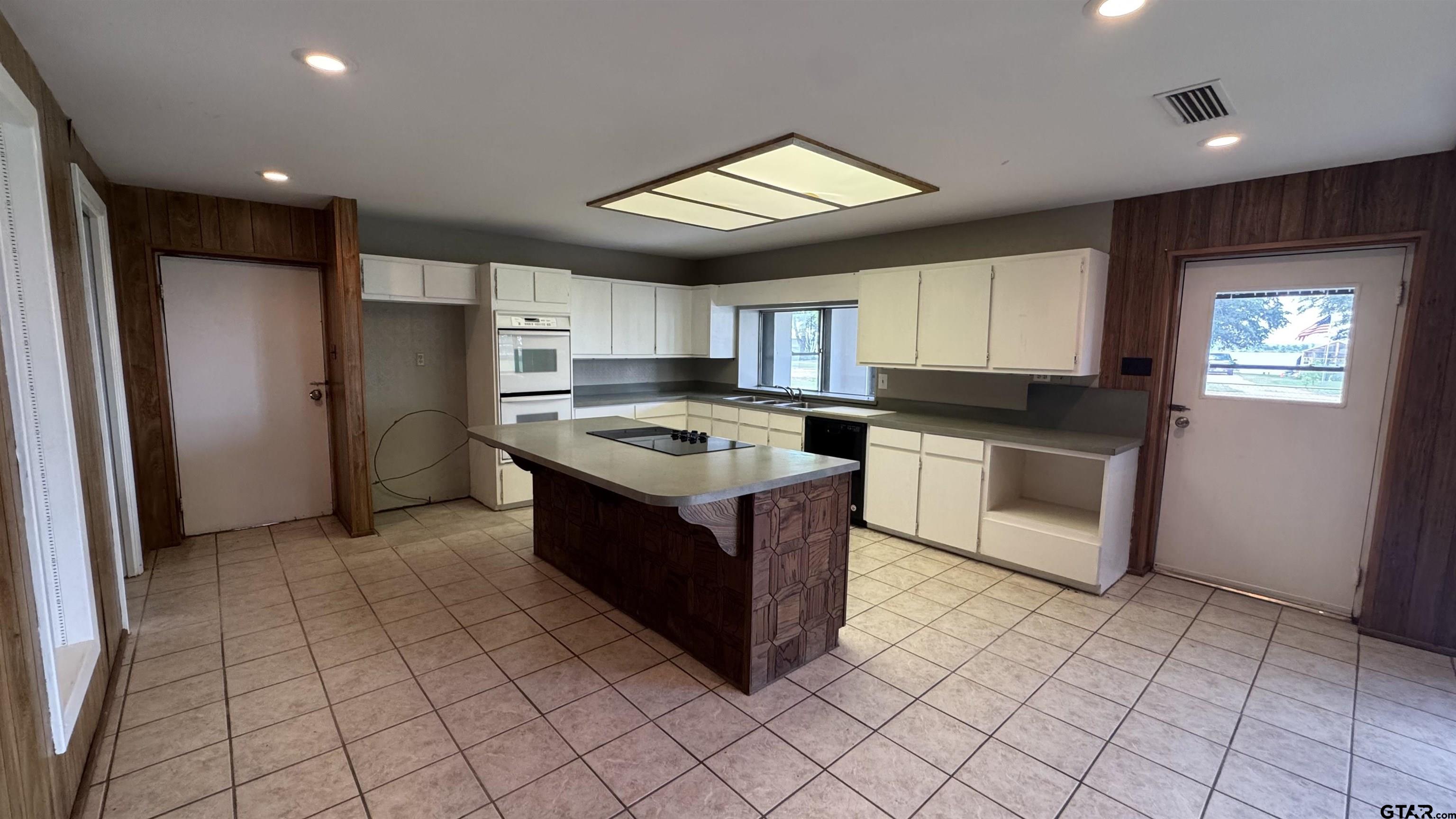 4584 Sunrise Drive Chandler, TX 75758 - Photo 3 of 28 a kitchen with stainless steel appliances granite countertop a stove a sink and a refrigerator