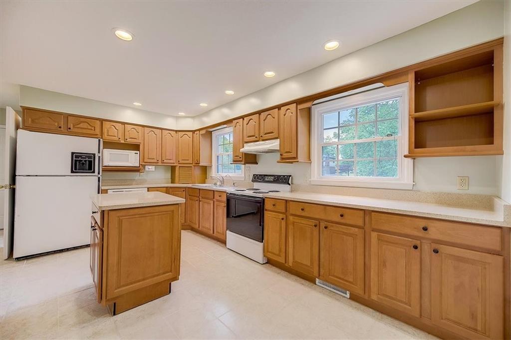 6127 Wexford Road Indianapolis, IN 46220 - Photo 15 of 39