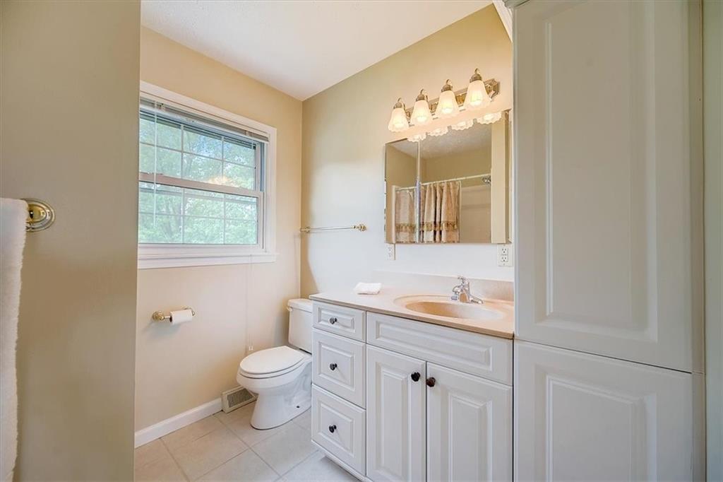 6127 Wexford Road Indianapolis, IN 46220 - Photo 21 of 39