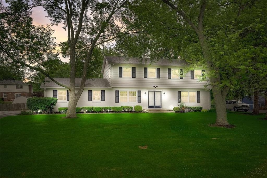 6127 Wexford Road Indianapolis, IN 46220 - Photo 4 of 39