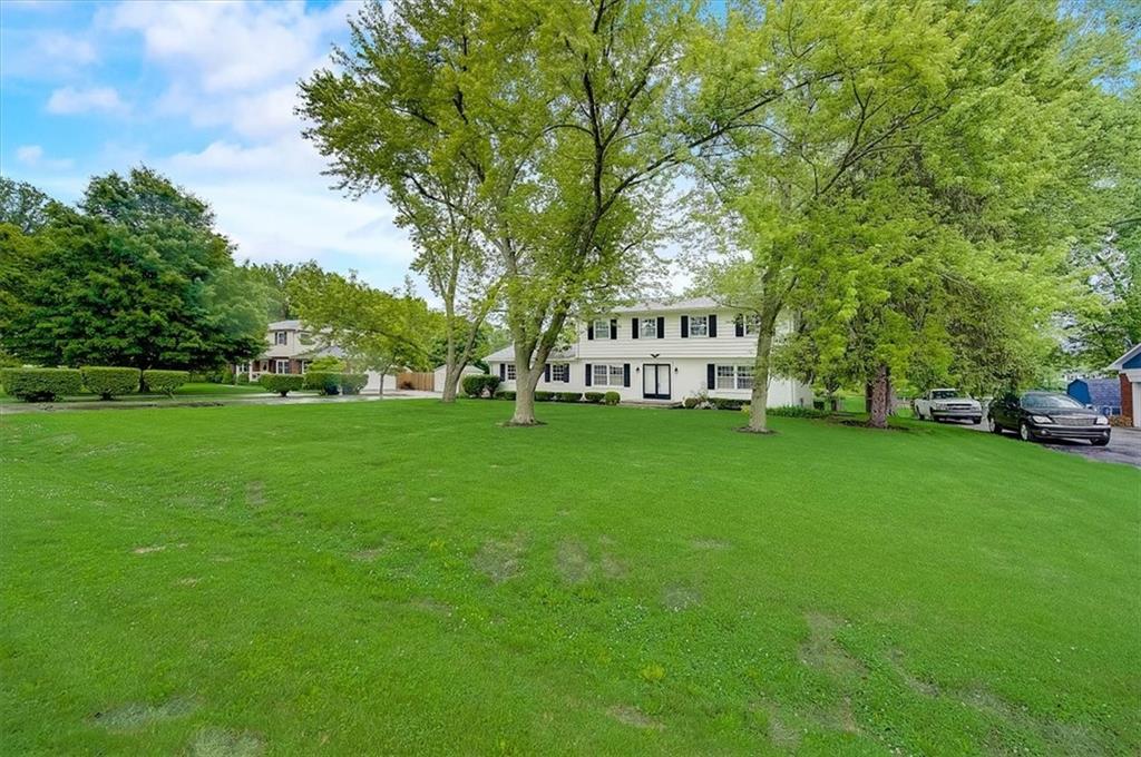 6127 Wexford Road Indianapolis, IN 46220 - Photo 6 of 39