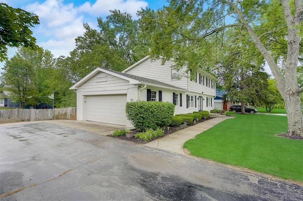 6127 Wexford Road Indianapolis, IN 46220 - Photo 8 of 39