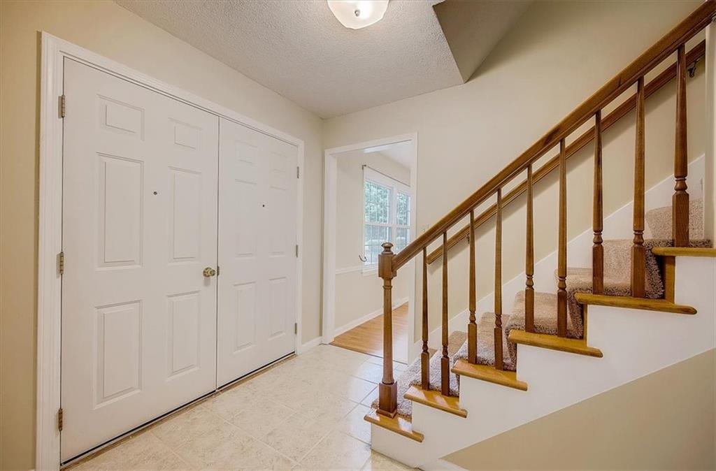 6127 Wexford Road Indianapolis, IN 46220 - Photo 9 of 39