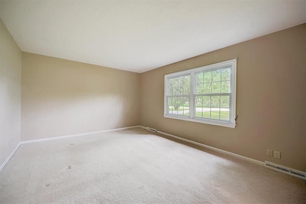 6127 Wexford Road Indianapolis, IN 46220 - Photo 10 of 39