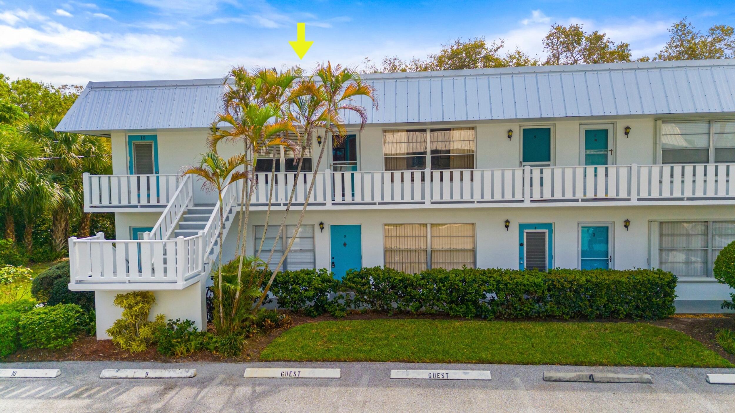 2929 Southeast Ocean Boulevard, Unit 10510 Stuart, FL 34996 - Photo 30 of 37 a front view of a house with a garden