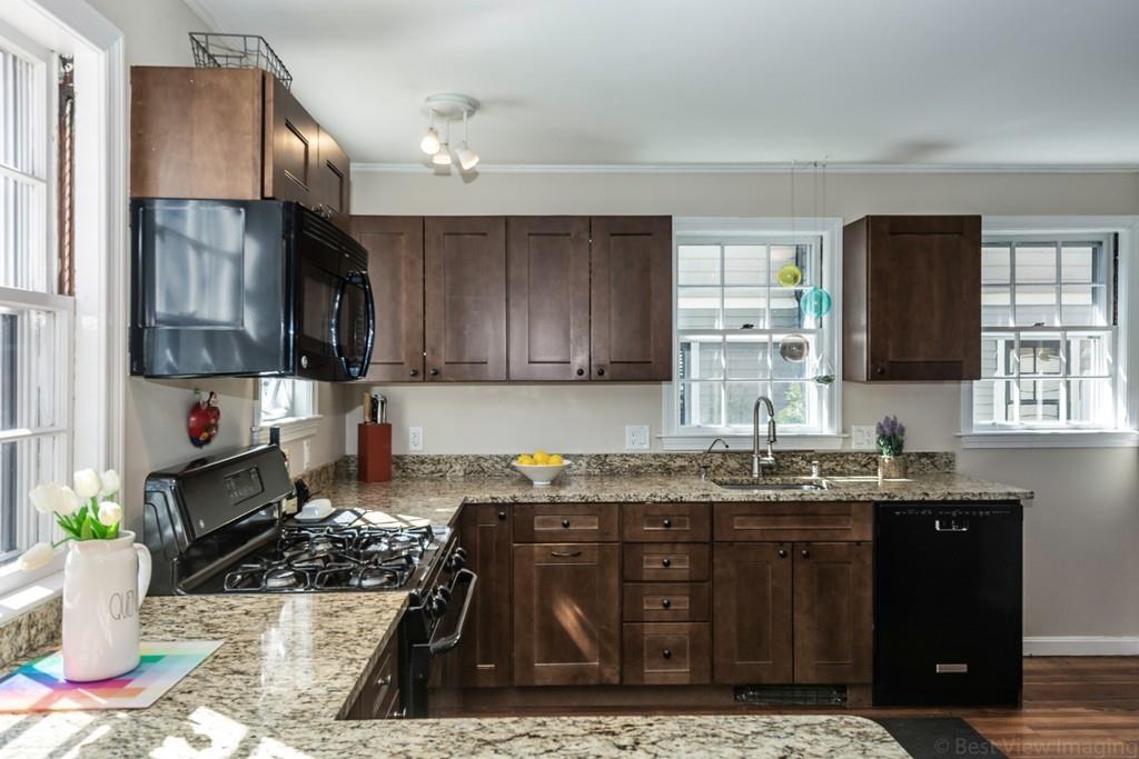 20 Wilde Road Newton, MA 02468 - Photo 7 of 34 Gallery Image 7