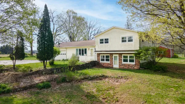 $319,900 | 9027 West V Avenue, Schoolcraft, MI 49087