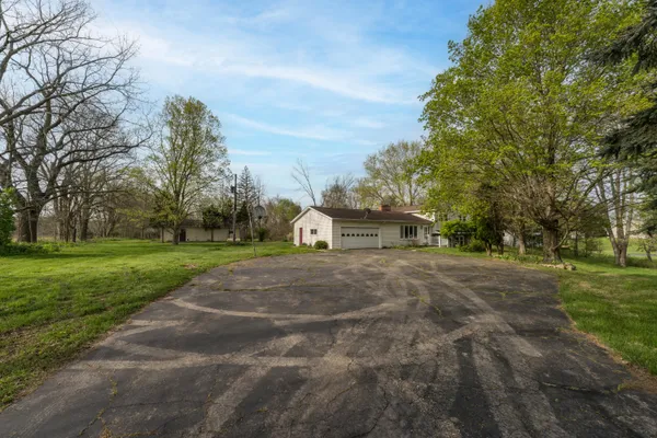$319,900 | 9027 West V Avenue, Schoolcraft, MI 49087