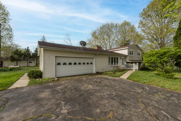 $319,900 | 9027 West V Avenue, Schoolcraft, MI 49087