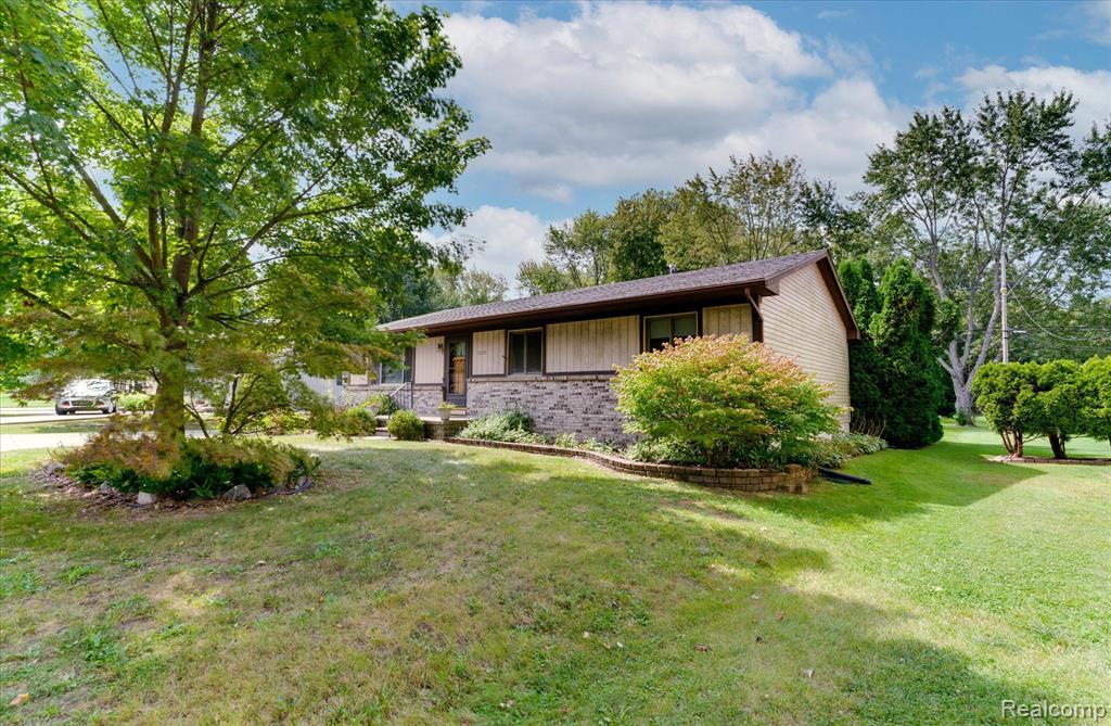 3696 Alida Avenue Rochester Hills, MI 48309 - Photo 3 of 45