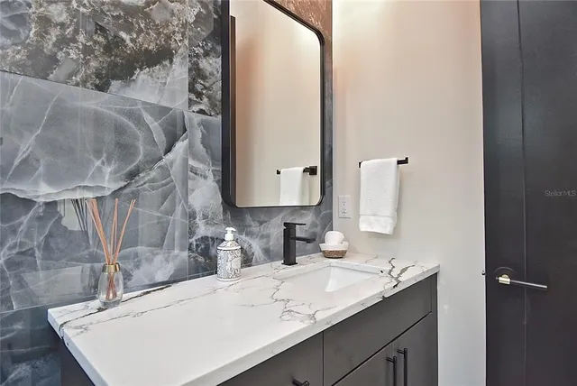 $1,699,900 | 4980 Top Sail Drive, Nokomis, FL 34275