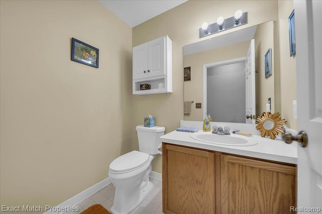 140 Pine Tree Ridge, Unit 2 Waterford, MI 48327 - Photo 32 of 46 Gallery Image 32