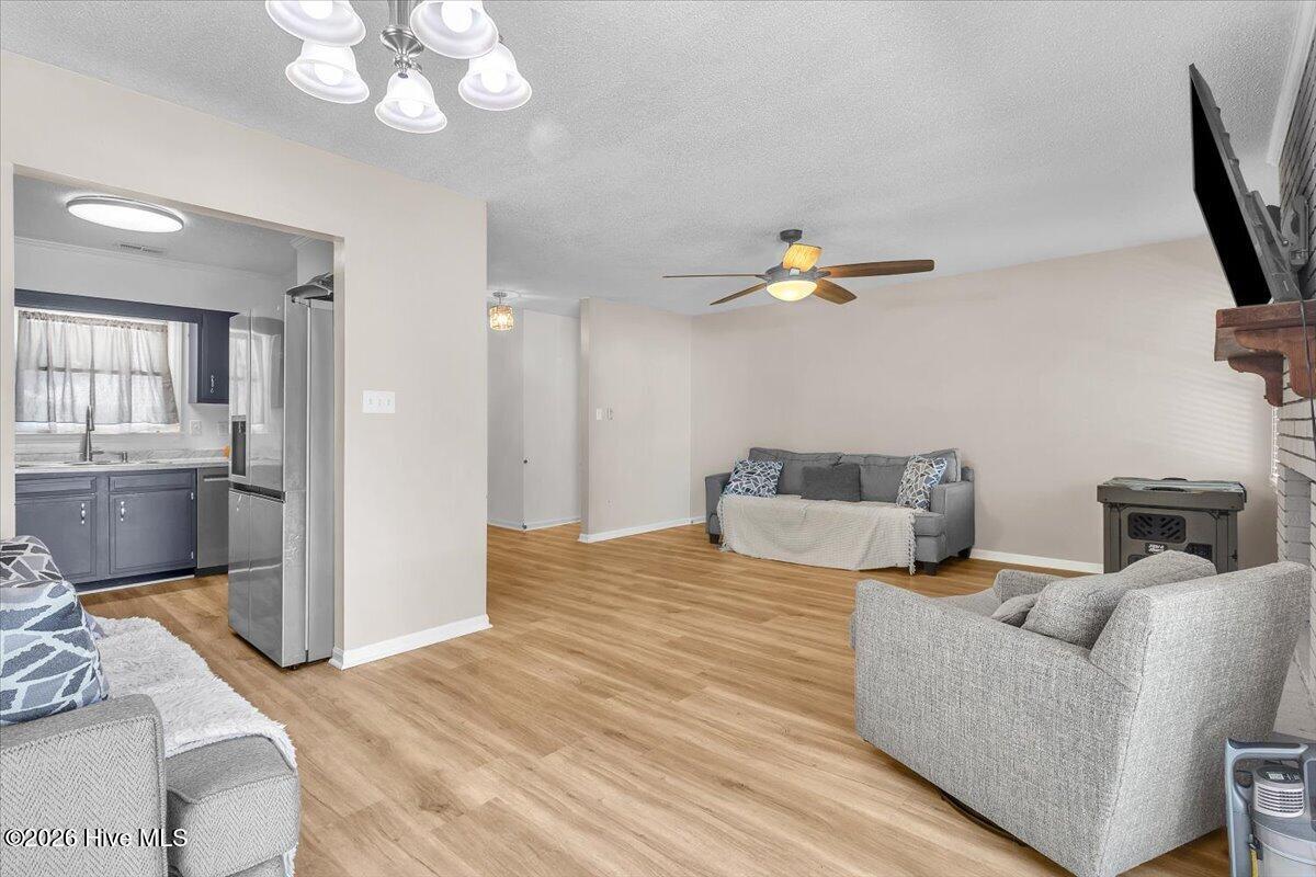 906 Gattis Road Jacksonville, NC 28546 - Photo 9 of 28 Living Room