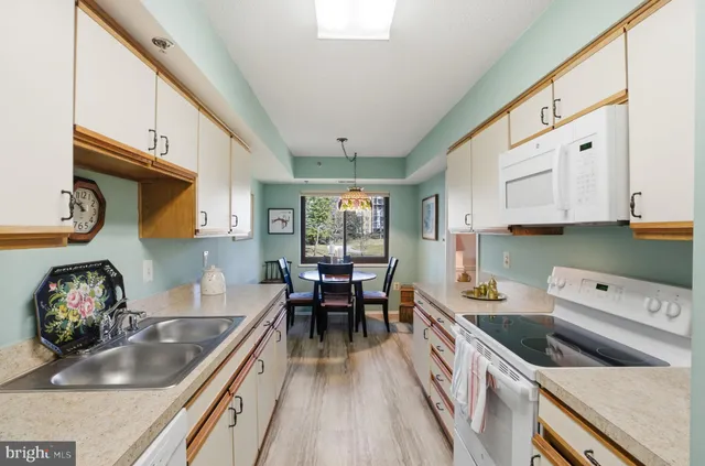 $400,000 | 3330 North Leisure World Boulevard, Unit 5204, Silver Spring, MD 20906