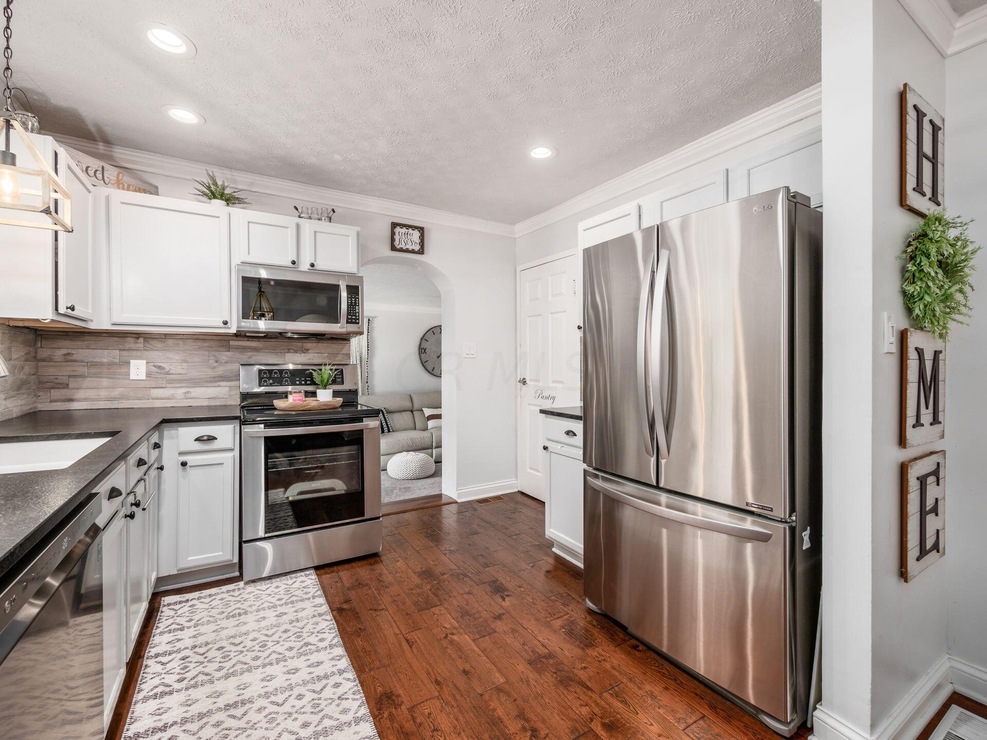 299 Darbyhurst Road Columbus, OH 43228 - Photo 7 of 49 Kitchen 2