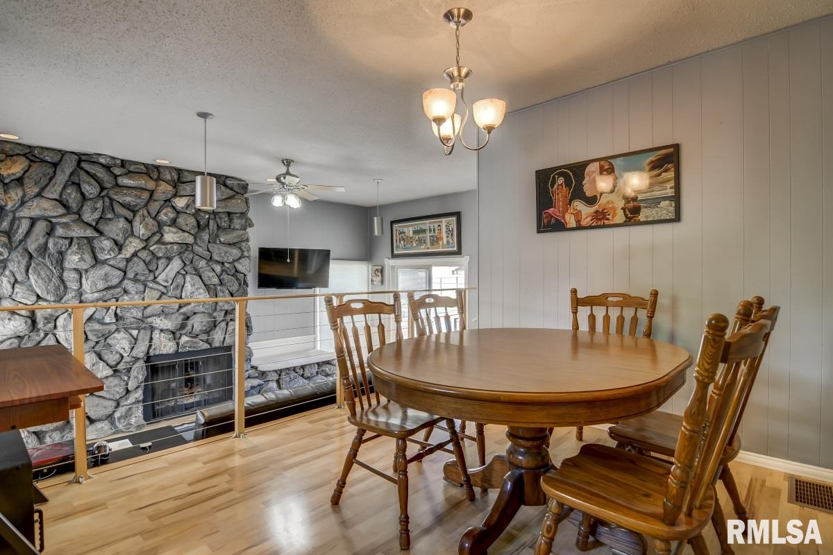 3229 Rita Avenue Springfield, IL 62703 - Photo 11 of 36