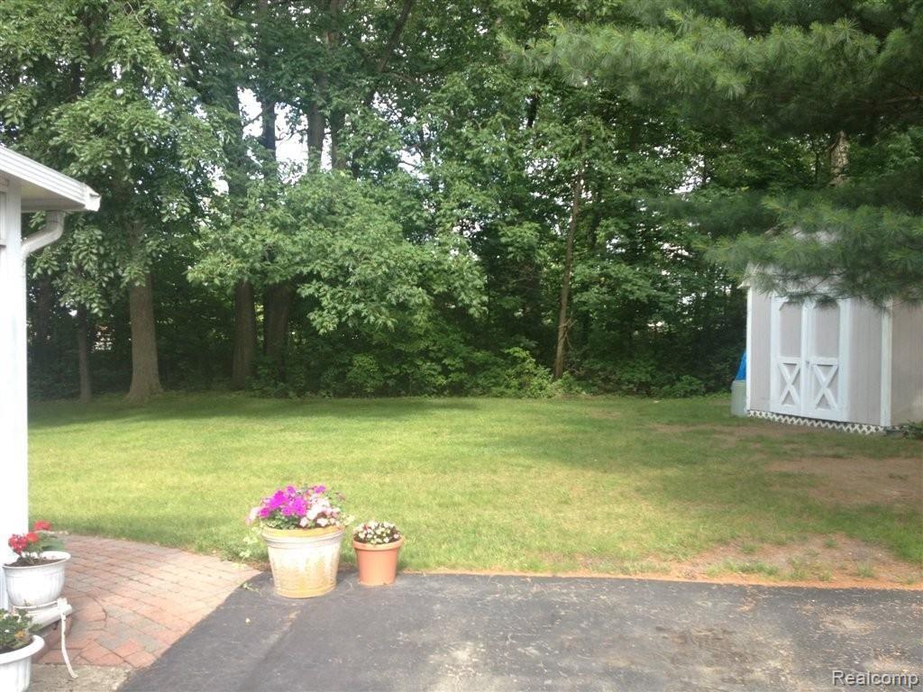 660 E Ridge South Lyon, MI 48178 - Photo 2 of 4 ridge3.JPG