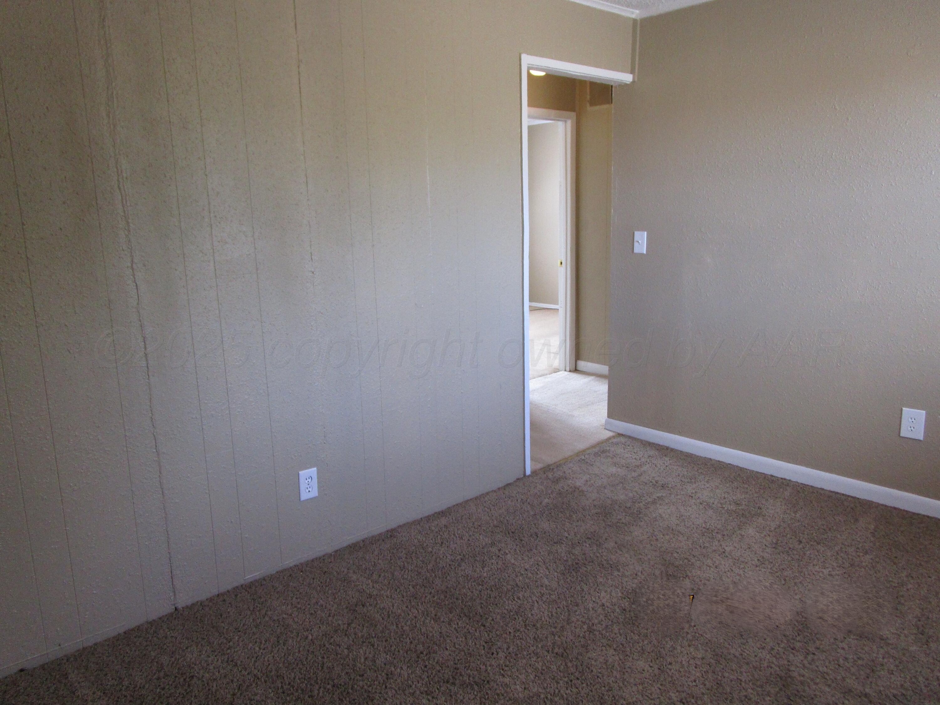 607 West Wilson Street, Unit 5 Borger, TX 79007 - Photo 2 of 7 Living Room