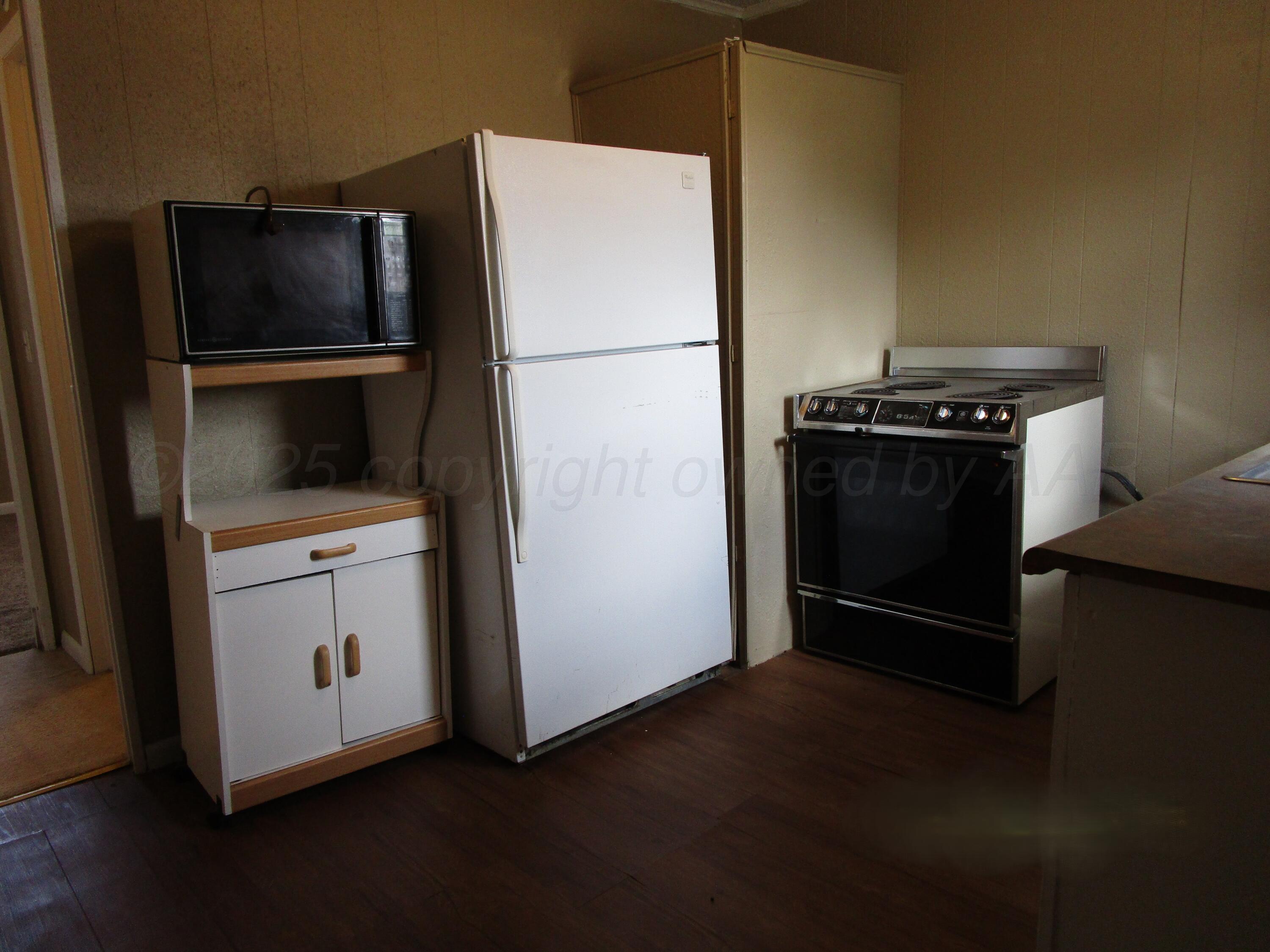 607 West Wilson Street, Unit 5 Borger, TX 79007 - Photo 3 of 7 Kitchen