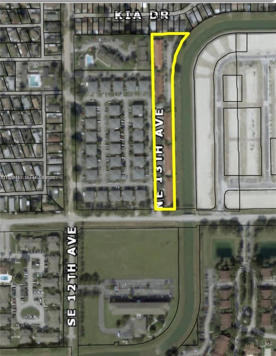 27 Northeast 13th Street, Unit 4 Homestead, FL 33030 - Photo 8 of 8 a view of a bathroom