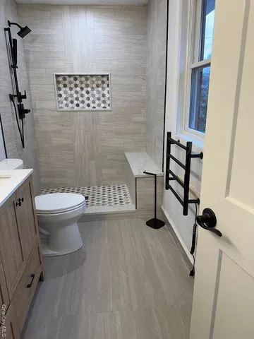 a bathroom with a toilet and a shower