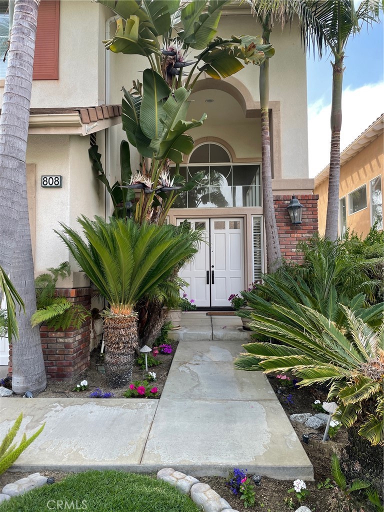 808 Carnaros San Clemente, CA 92672 - Photo 2 of 16 a picture of a building with a yard