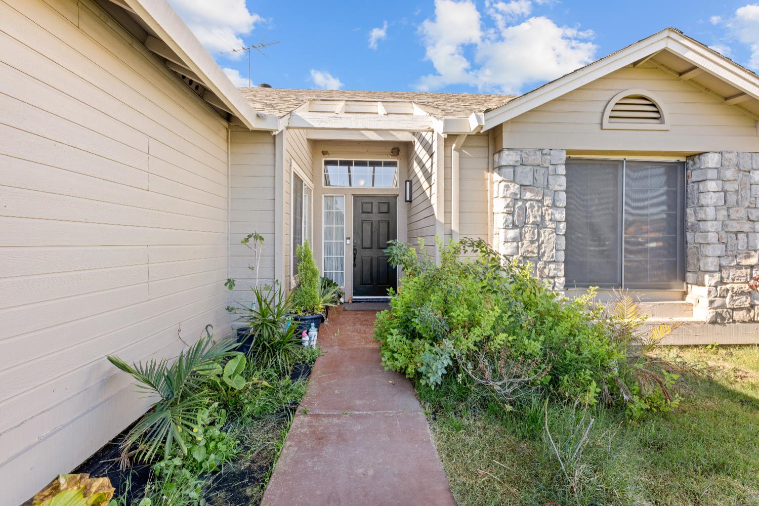 8401 Wilson Street Patterson, CA 95363 - Photo 3 of 28