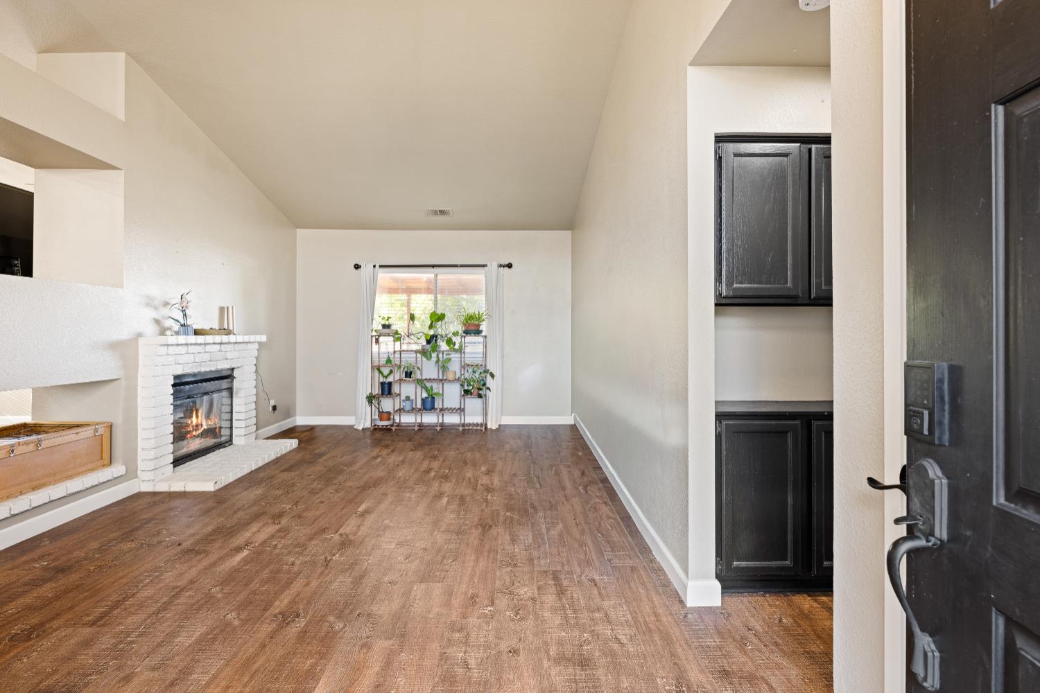 8401 Wilson Street Patterson, CA 95363 - Photo 4 of 28