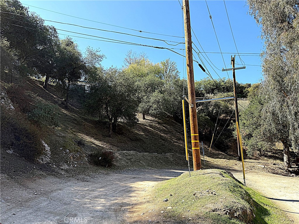 0 High Cliff Trail Tujunga, CA 91042 - Photo 4 of 19 a view of a backyard