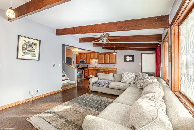 $299,900 | 9801 Washington Avenue, Oak Lawn, IL 60453