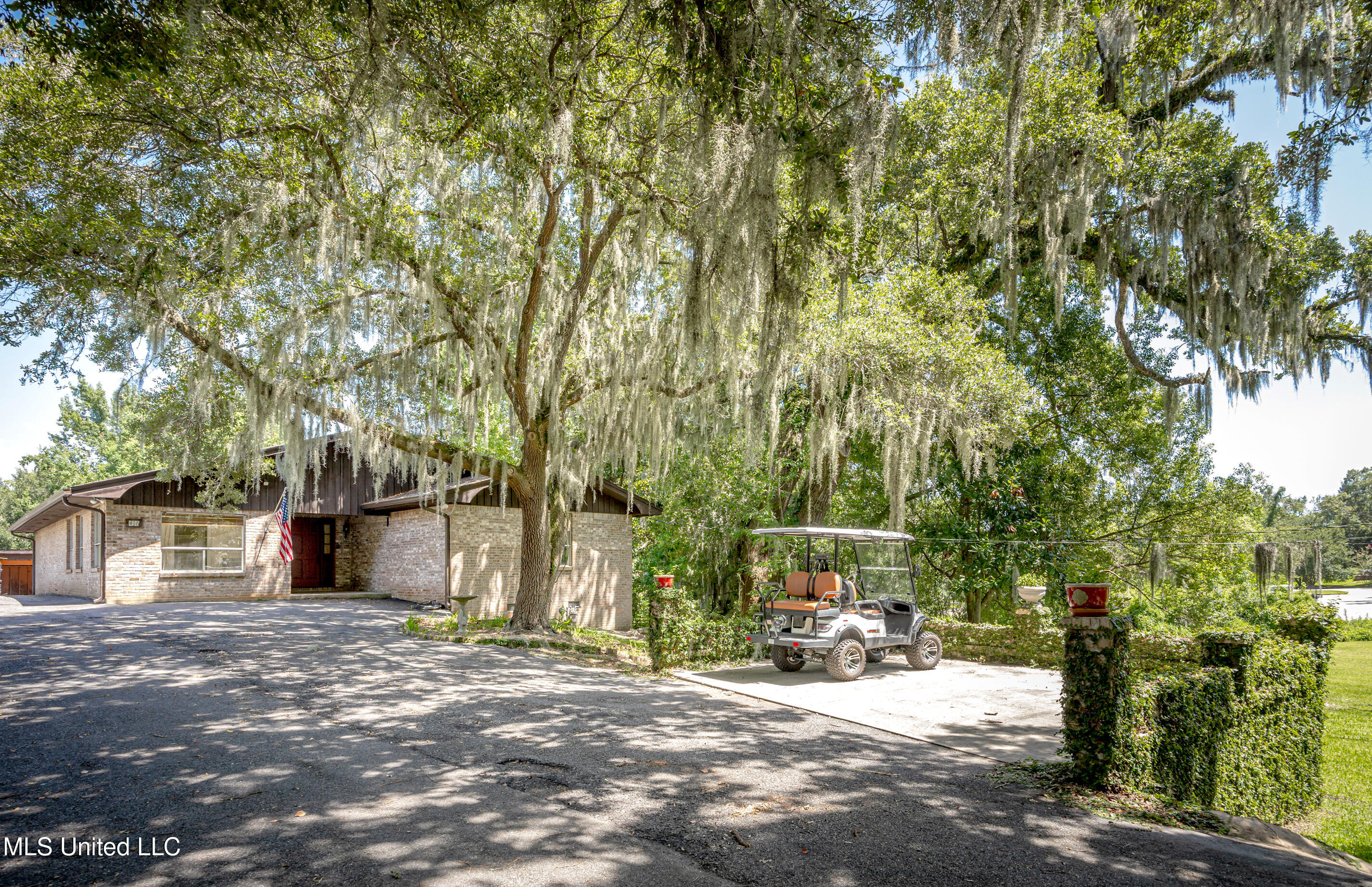 416 Jackson Avenue Ocean Springs, MS 39564 - Photo 12 of 92 IMG_4218