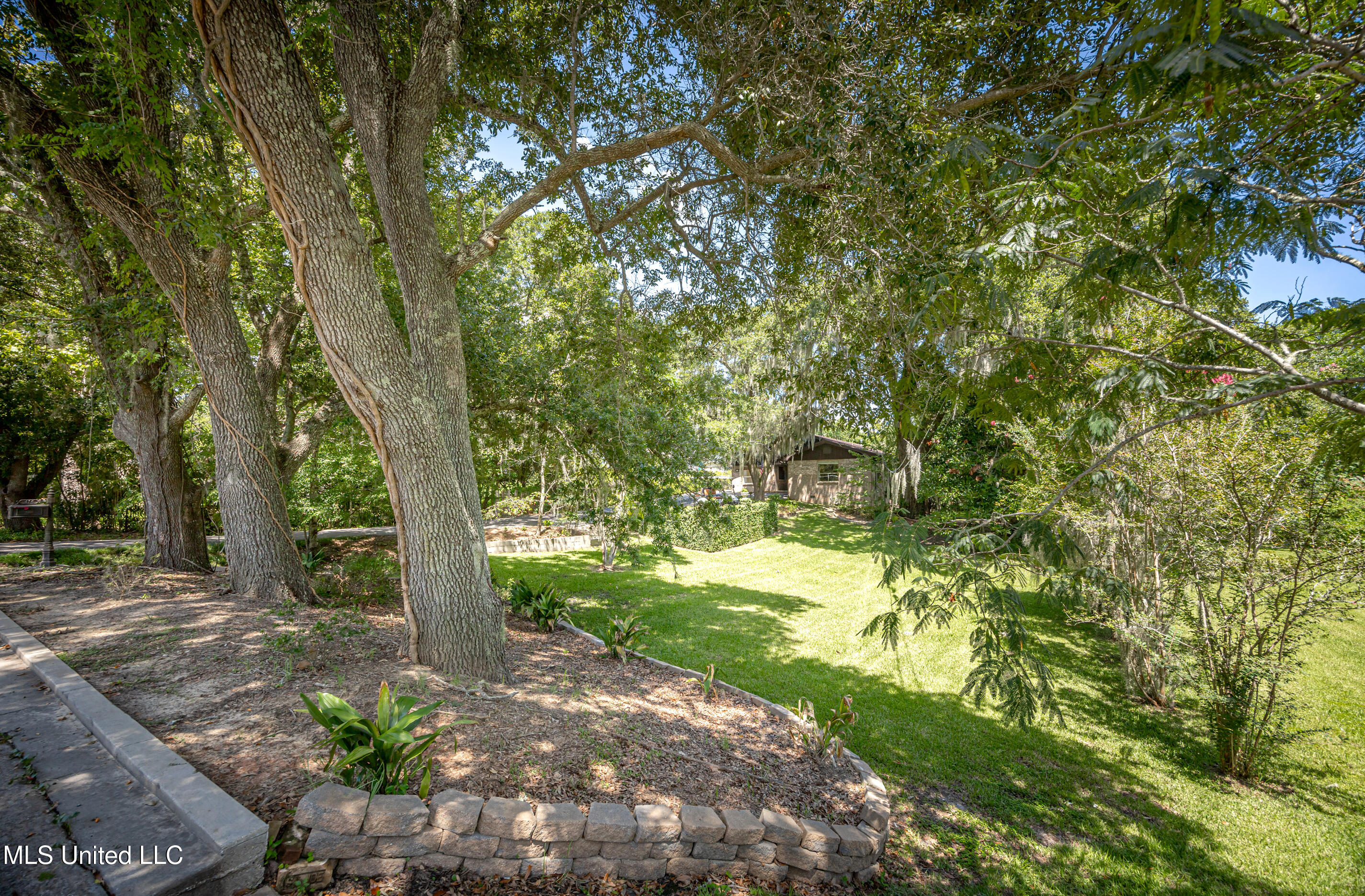 416 Jackson Avenue Ocean Springs, MS 39564 - Photo 14 of 92 IMG_4209