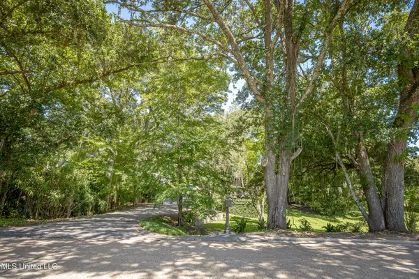 $925,000 | 416 Jackson Avenue, Ocean Springs, MS 39564