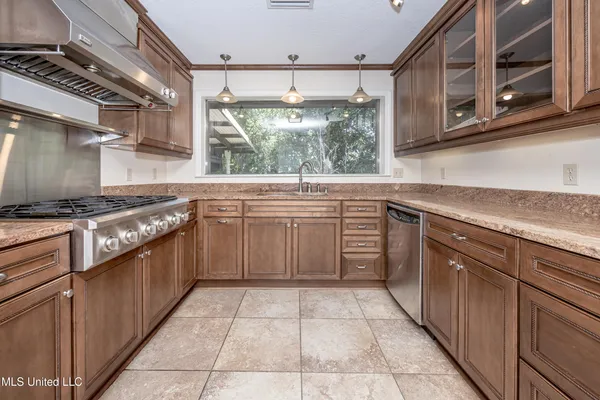 $925,000 | 416 Jackson Avenue, Ocean Springs, MS 39564