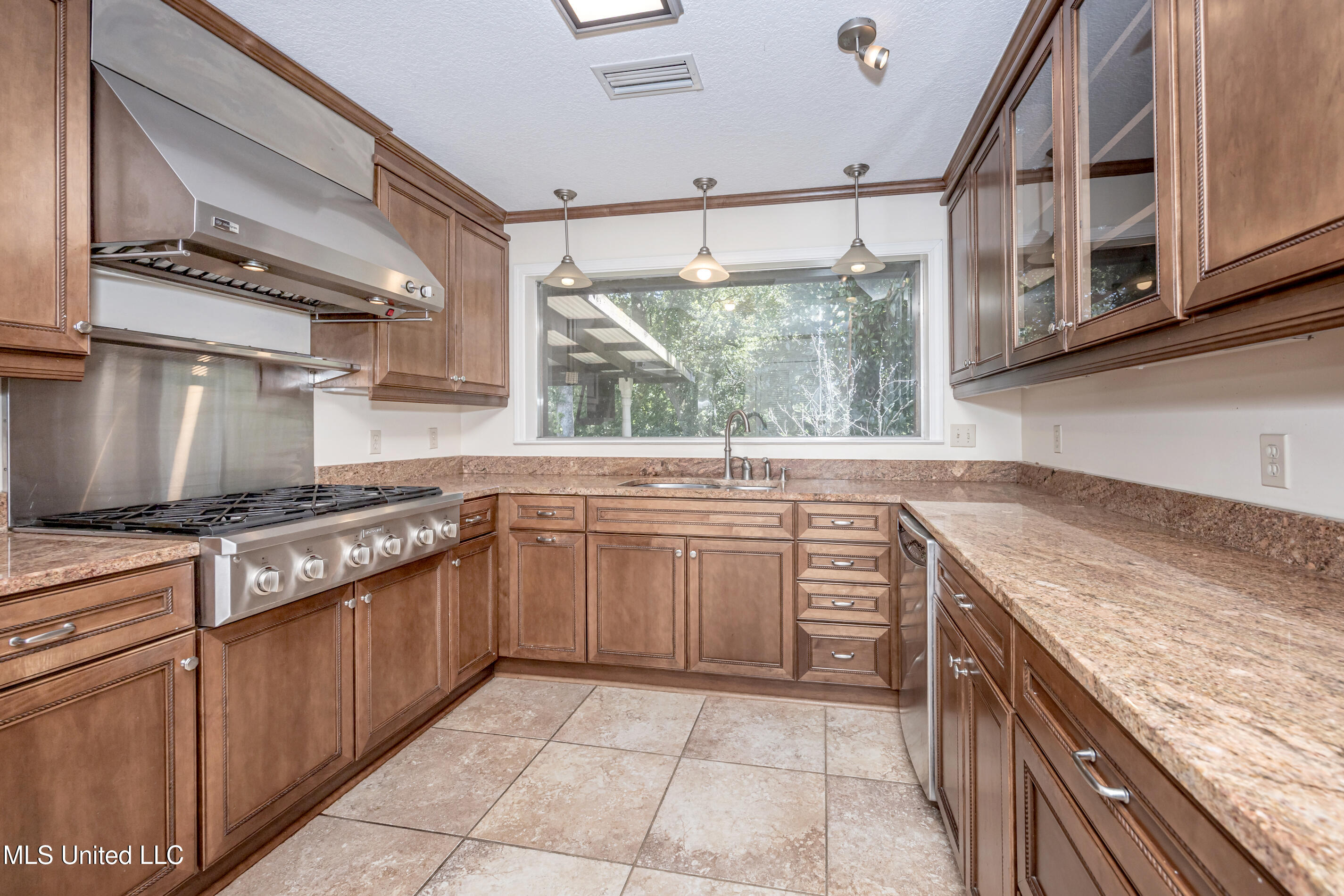 416 Jackson Avenue Ocean Springs, MS 39564 - Photo 26 of 92 IMG_4254